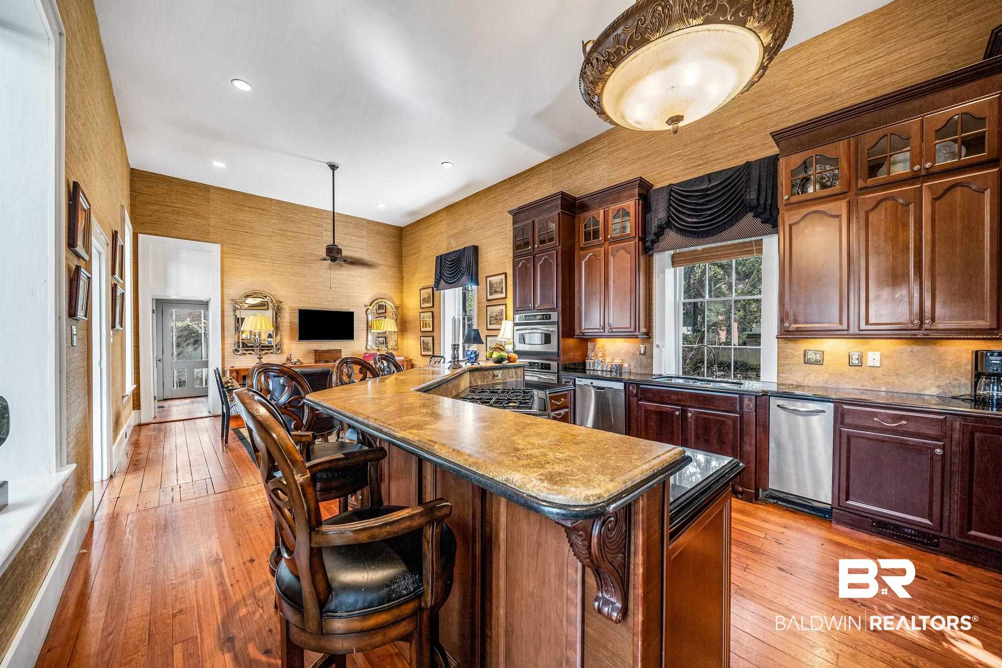 253 State Street Mobile, AL 36603 - Photo 4 of 41 Kitchen