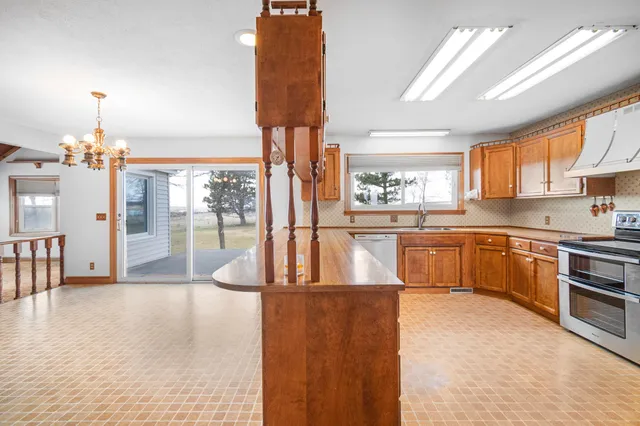 $575,000 | 14114 Airway Drive East, Odessa, WA 99159