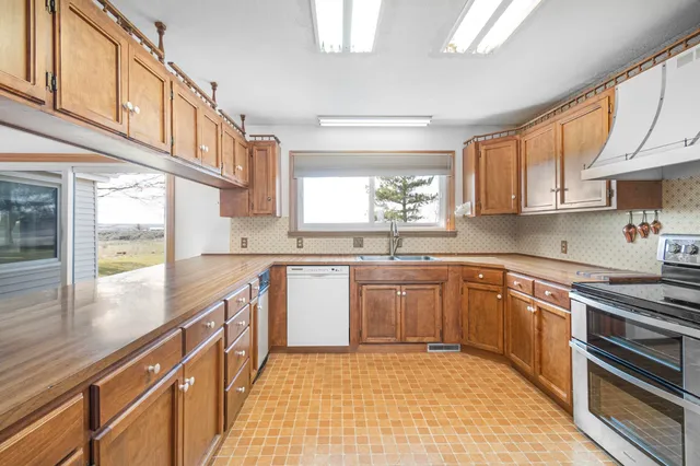 $575,000 | 14114 Airway Drive East, Odessa, WA 99159