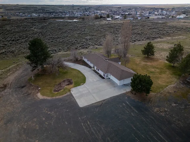 $575,000 | 14114 Airway Drive East, Odessa, WA 99159