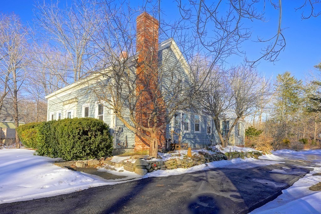54 Lafayette Road Salisbury, MA 01952 - Photo 4 of 30 a view of a house with a yard