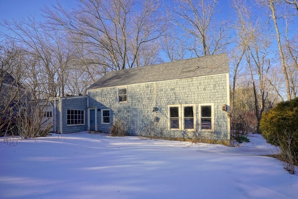 54 Lafayette Road Salisbury, MA 01952 - Photo 5 of 30 front view of a house with a trees