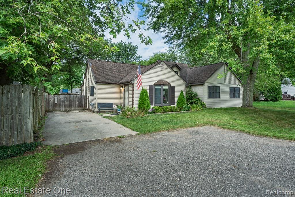 2460 Emmons Avenue Rochester Hills, MI 48307 - Photo 35 of 45