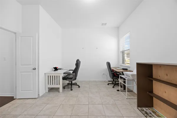 $2,850 | 303 Eagle Ford Drive, Kyle, TX 78640