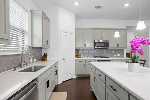 $2,850 | 303 Eagle Ford Drive, Kyle, TX 78640