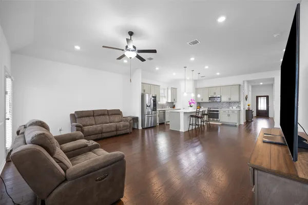 $2,850 | 303 Eagle Ford Drive, Kyle, TX 78640