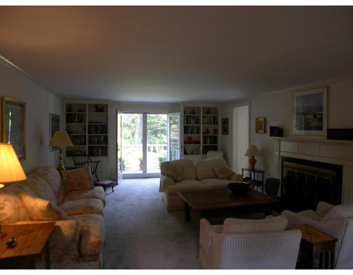 66 Kings Grant Road Weston, MA 02493 - Photo 5 of 8