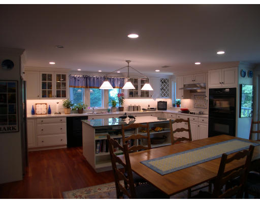 66 Kings Grant Road Weston, MA 02493 - Photo 6 of 8