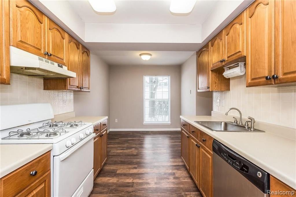 108 Manor Way Rochester, MI 48309 - Photo 12 of 32