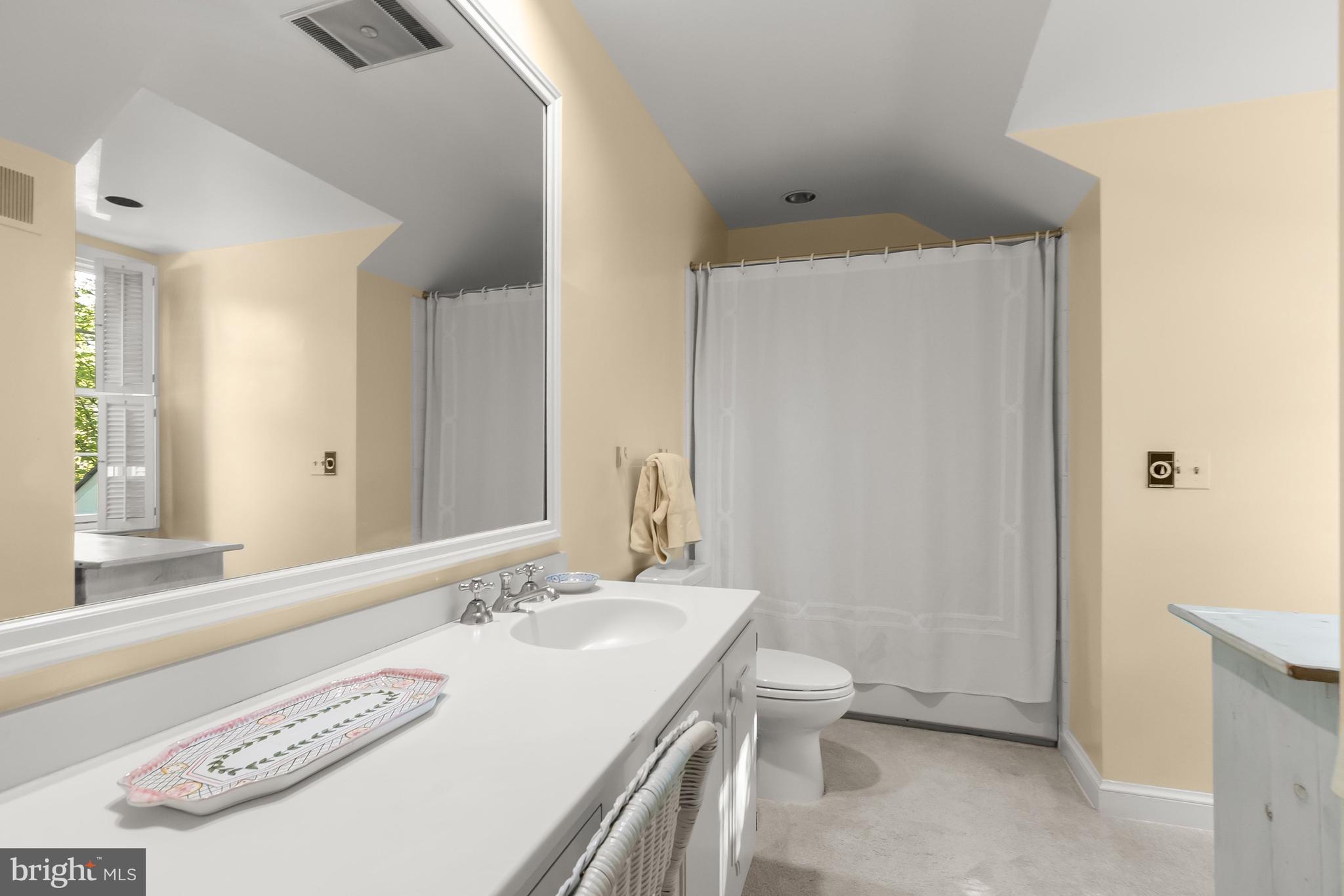 4423 Boxwood Road Bethesda, MD 20816 - Photo 17 of 30 Primary with Ensuite Bath