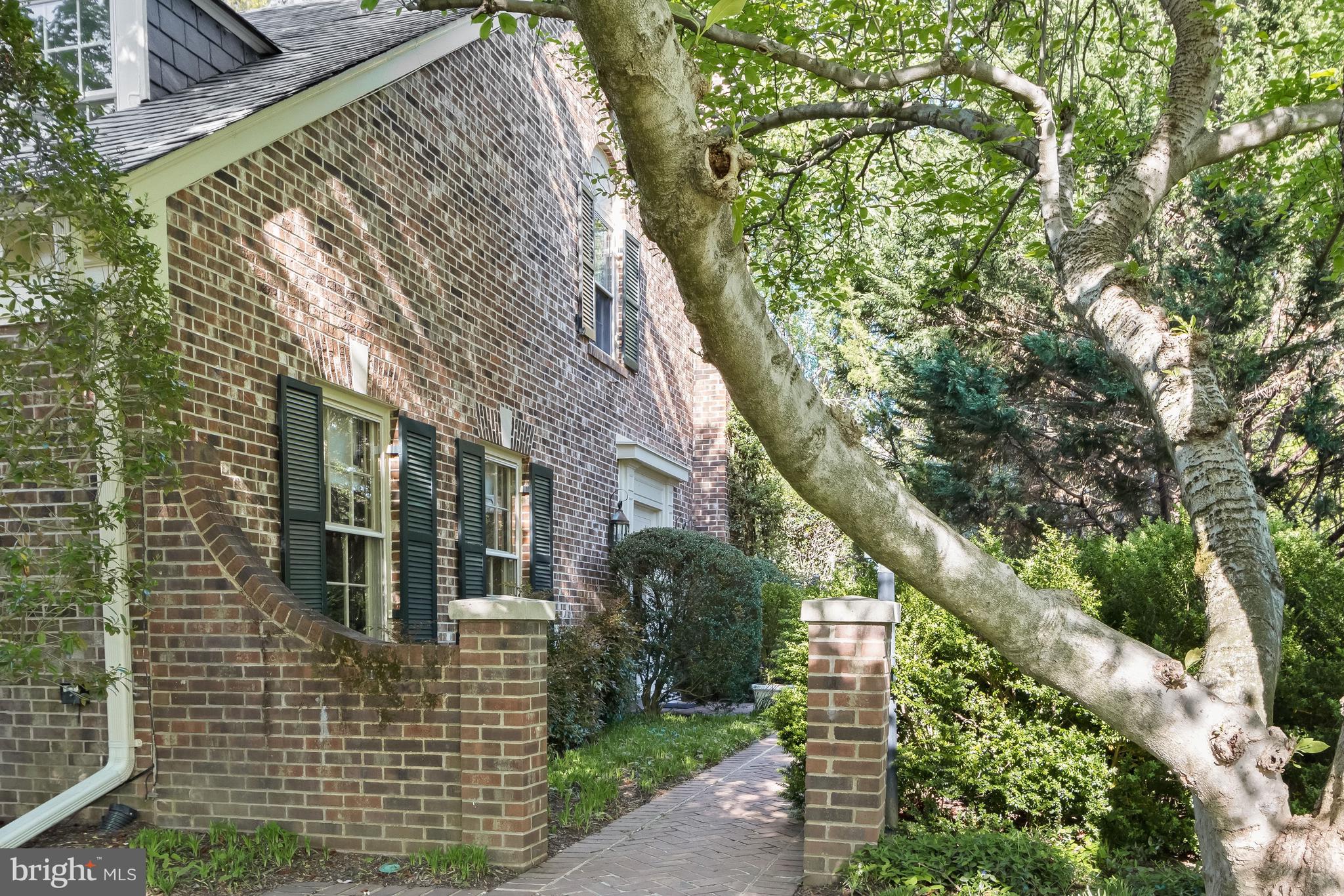 4423 Boxwood Road Bethesda, MD 20816 - Photo 29 of 30 Welcoming entrance