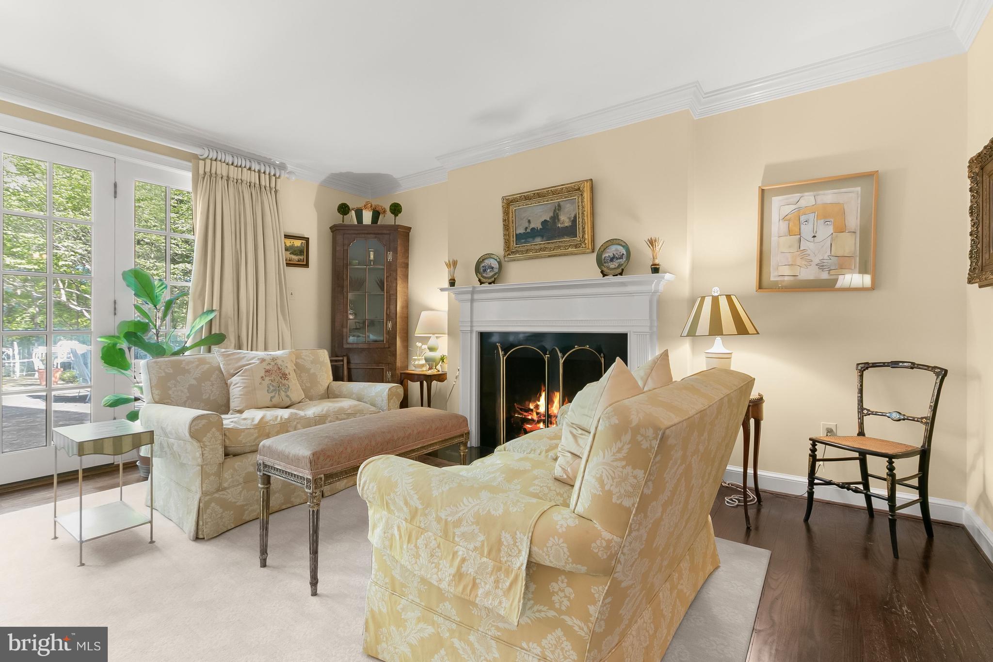 4423 Boxwood Road Bethesda, MD 20816 - Photo 3 of 30 Living Room