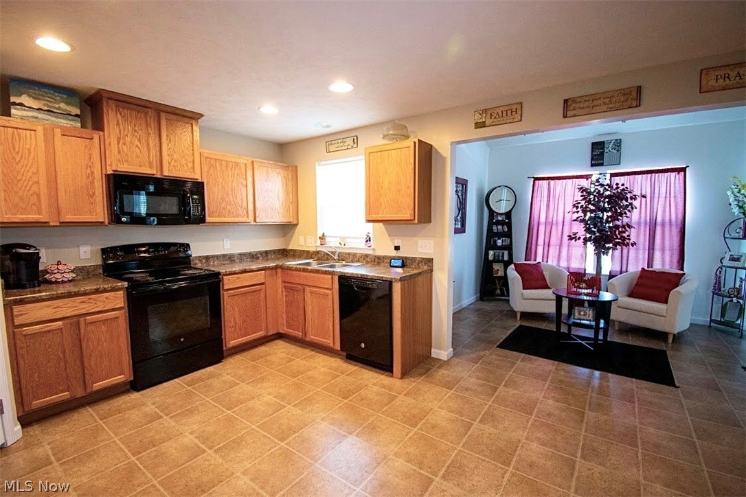 2100 Fowl Road Elyria, OH 44035 - Photo 4 of 22 Lovely kitchen and morning room