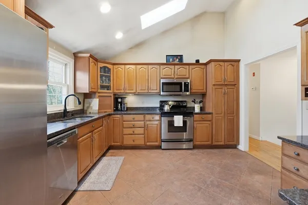 $559,000 | 37 Woodlawn Drive, Sturbridge, MA 01566