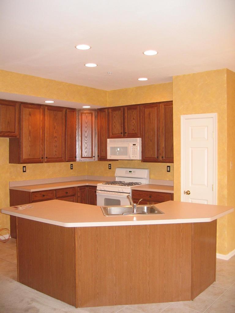 54 C Lower Ridgeview Circle Bartonsville, PA 18321 - Photo 5 of 15 Kitchen w/ Center Island & Tile Floor!
