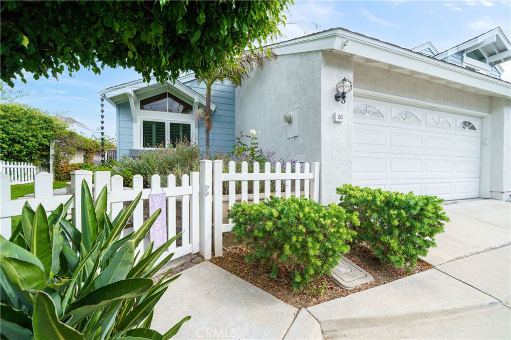 20 Wintermist Irvine, CA 92614 - Photo 32 of 51 a front view of a house with garden