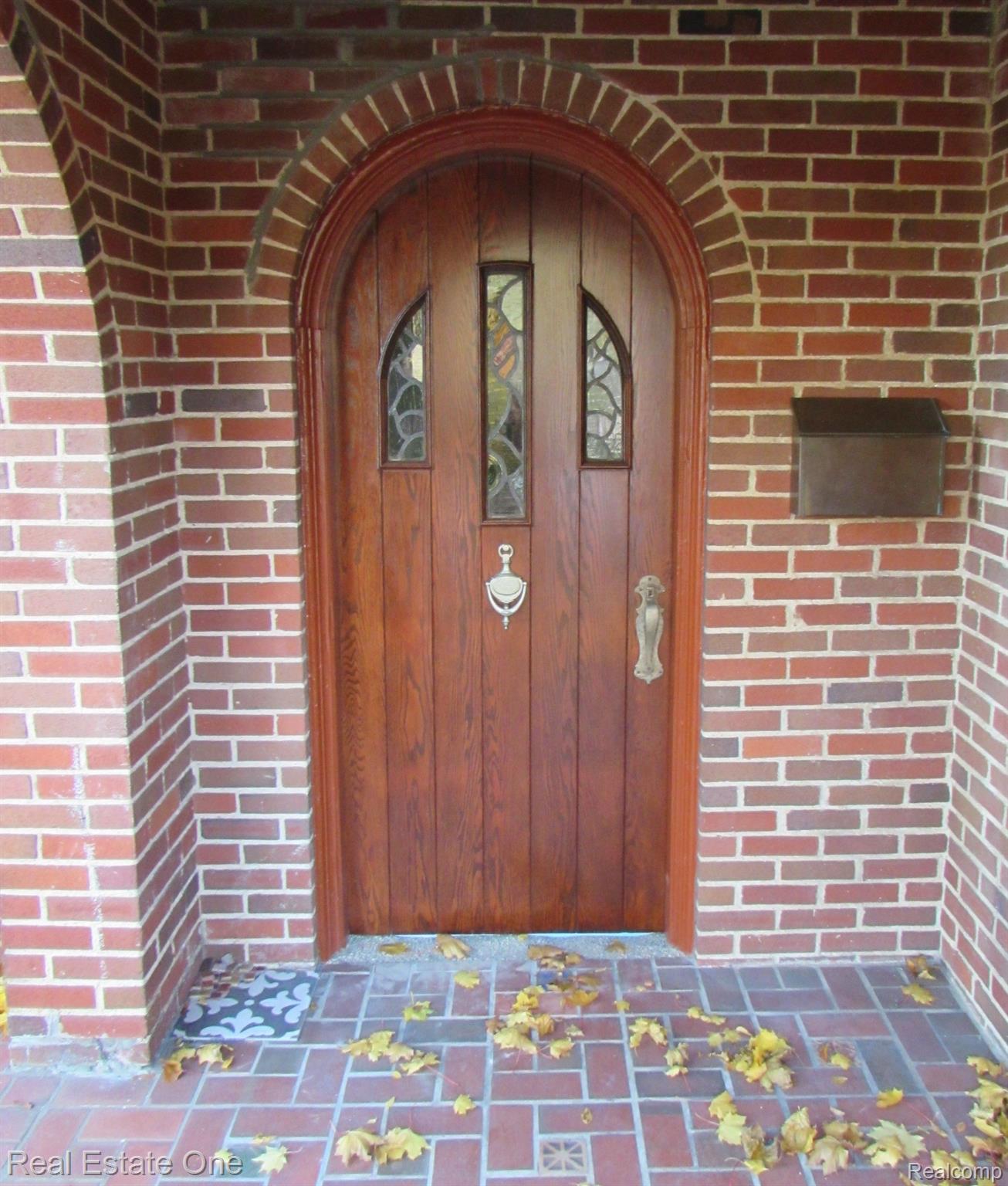607 West University Drive Rochester, MI 48307 - Photo 4 of 32 Gallery Image 4