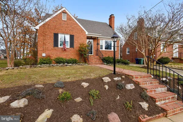 $4,500 | 1727 Oakcrest Drive, Alexandria, VA 22302