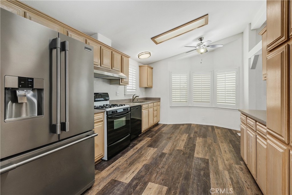 27250 Murrieta Road, Unit 253 Menifee, CA 92586 - Photo 21 of 49 Kitchen