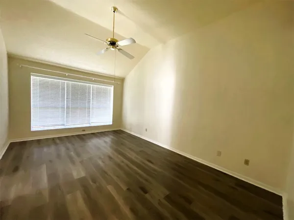 $2,225 | 107 South Village Knoll Circle, The Woodlands, TX 77381