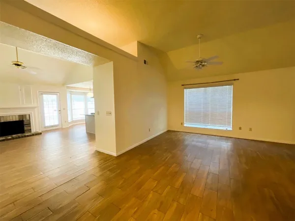 $2,225 | 107 South Village Knoll Circle, The Woodlands, TX 77381