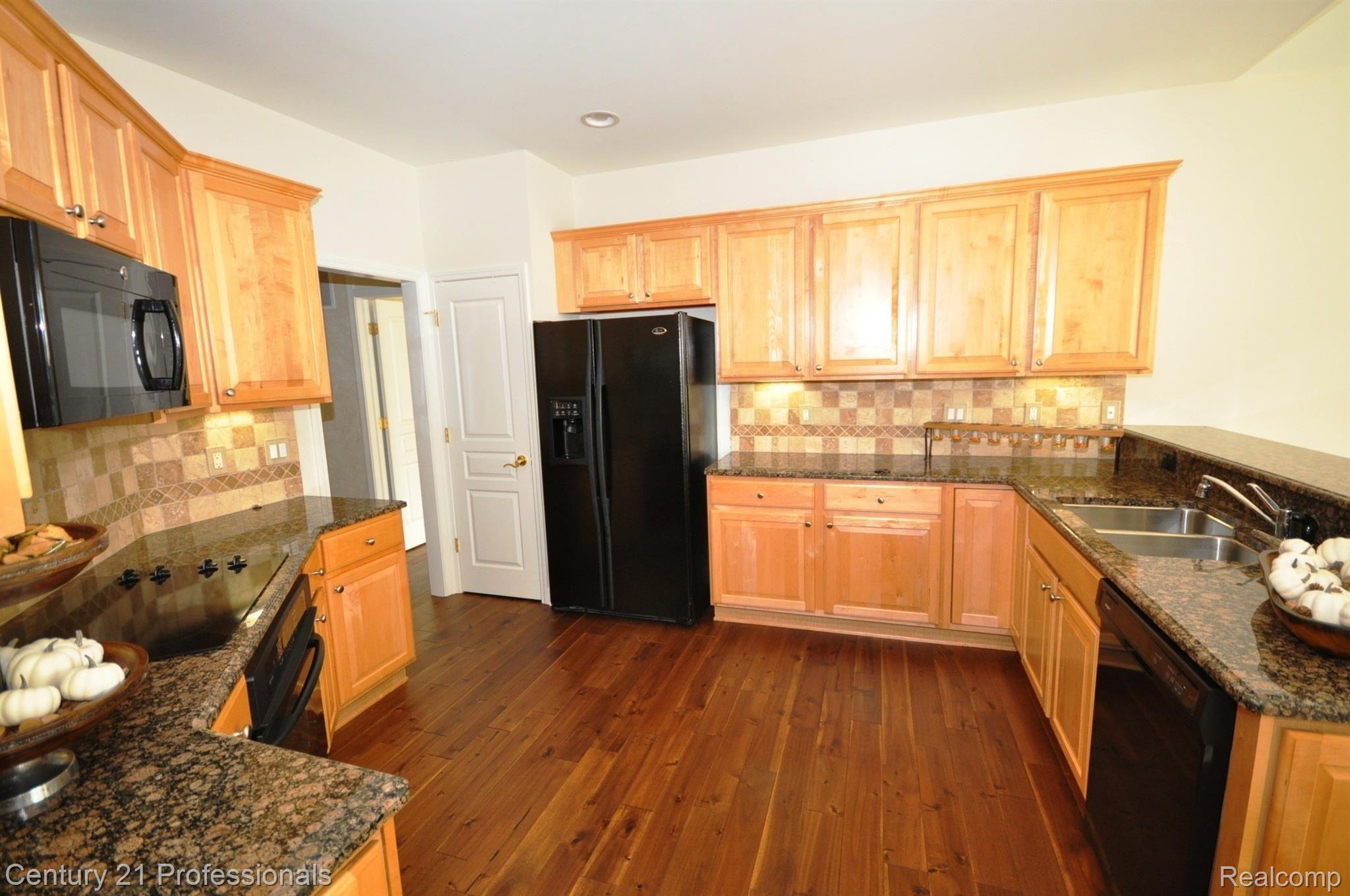 3725 Tremonte Circle Rochester, MI 48306 - Photo 32 of 50 32DSC_1090.JPG