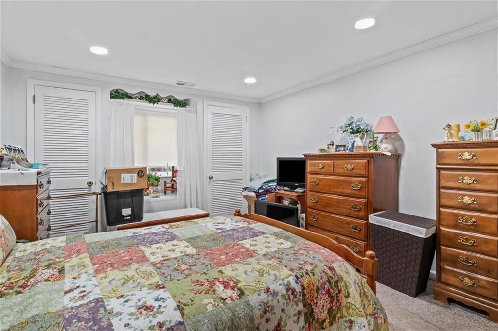 1101 Lindsay Road Carnegie, PA 15106 - Photo 15 of 24 Gallery Image 15