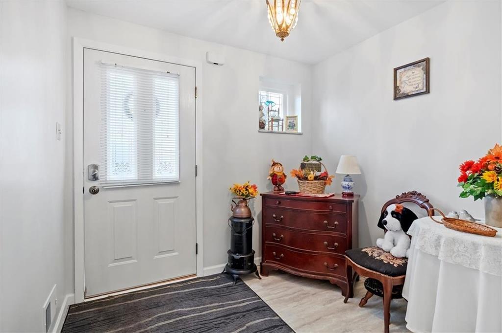 1101 Lindsay Road Carnegie, PA 15106 - Photo 3 of 24 Gallery Image 3