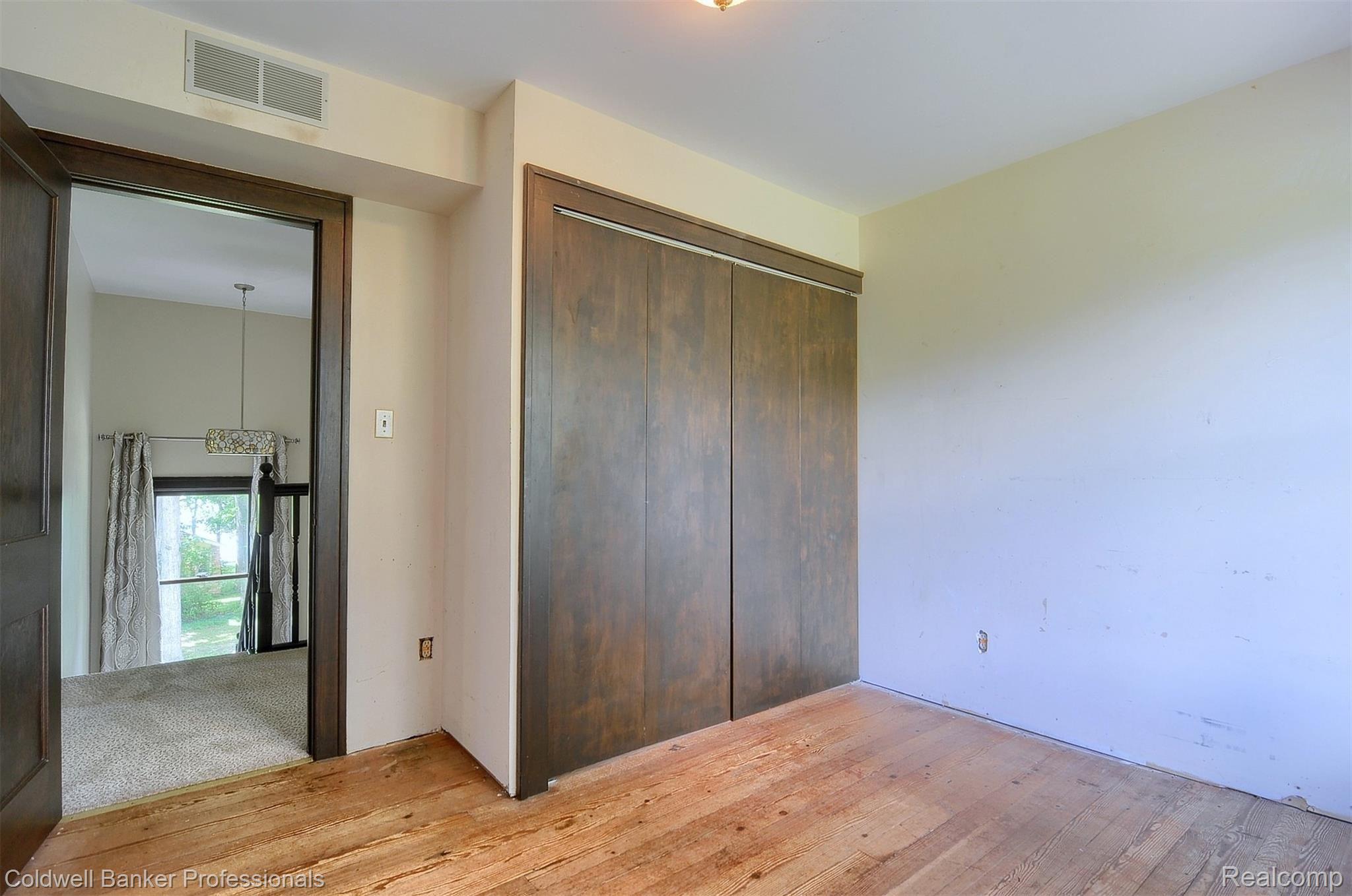 801 Maxfield Lake Road Brighton, MI 48114 - Photo 53 of 65 34-3rd Bedroom 2nd View.jpg