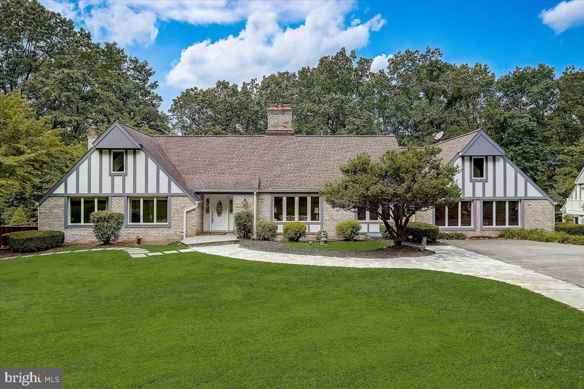 Stunning 6 BD, 5.5BA Home on 5.29 Acres!