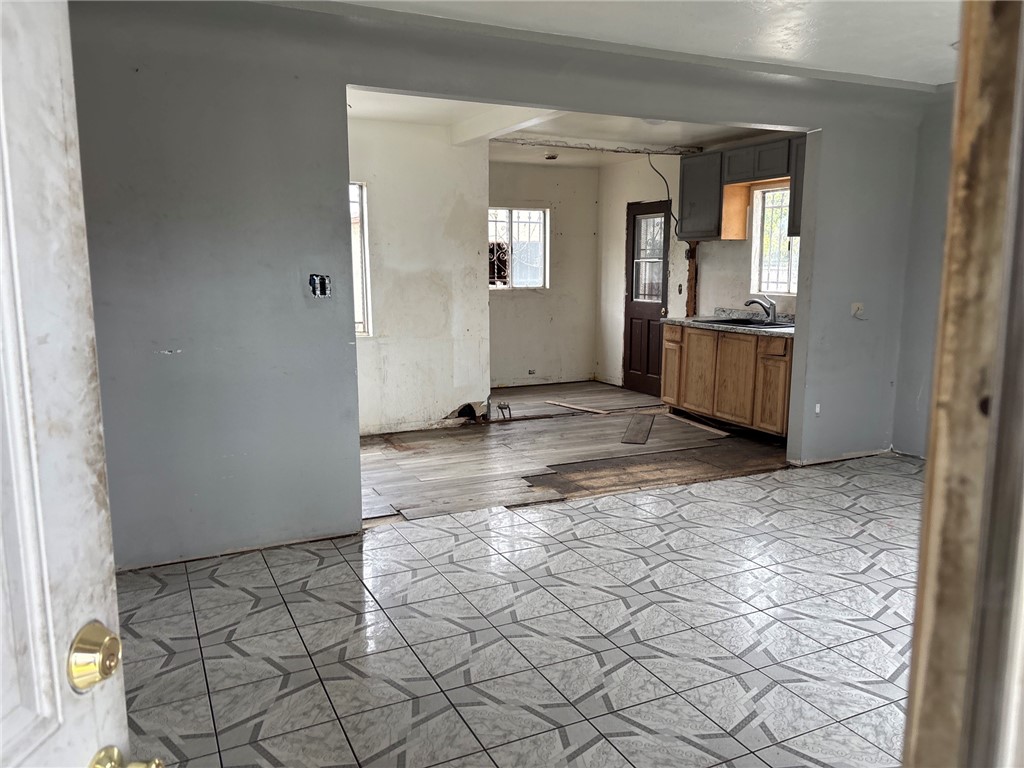 443 West Cedar Street Compton, CA 90220 - Photo 7 of 38