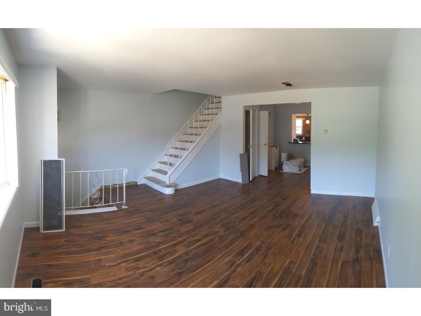 3941 Constance Road Philadelphia, PA 19114 - Photo 3 of 8 Living Room