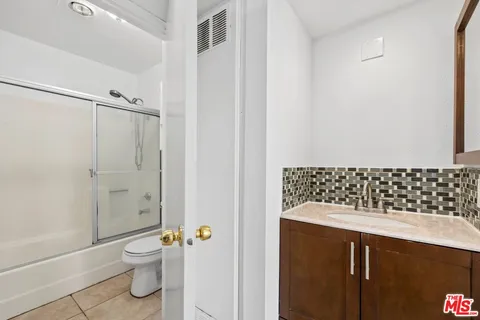 $369,000 | 5143 Bakman Avenue, Unit 406, North Hollywood, CA 91601