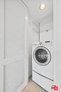 $369,000 | 5143 Bakman Avenue, Unit 406, North Hollywood, CA 91601