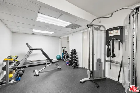 $369,000 | 5143 Bakman Avenue, Unit 406, North Hollywood, CA 91601