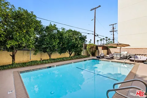 $369,000 | 5143 Bakman Avenue, Unit 406, North Hollywood, CA 91601
