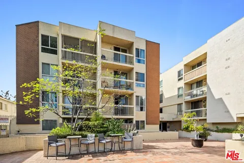 $369,000 | 5143 Bakman Avenue, Unit 406, North Hollywood, CA 91601