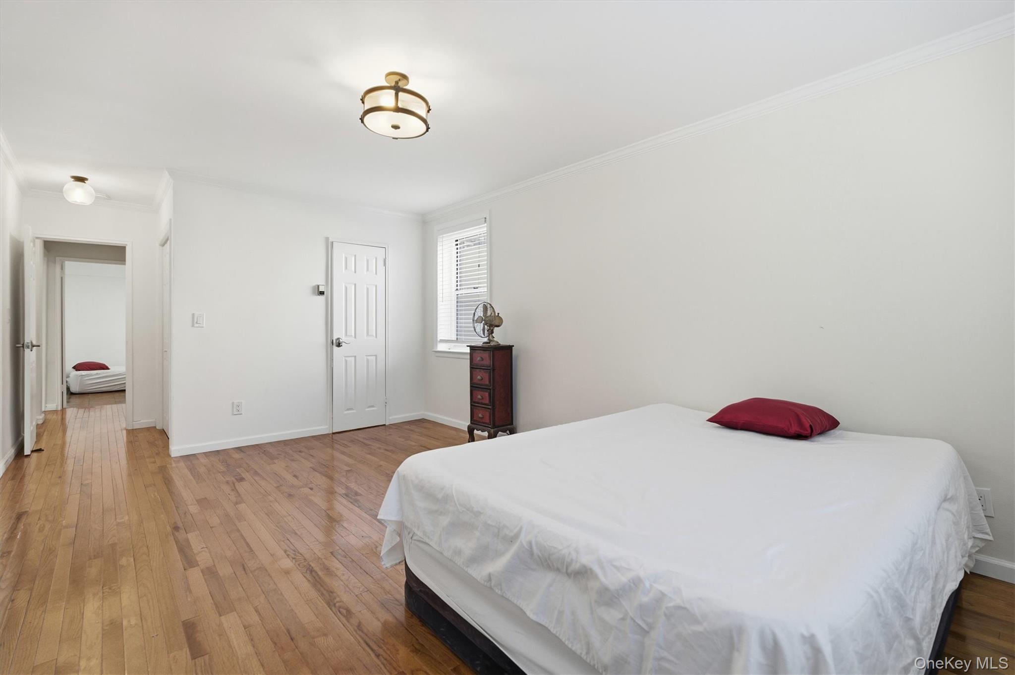 25 Chapel Place, Unit 1B Great Neck, NY 11021 - Photo 14 of 33 a bedroom with a bed and a window