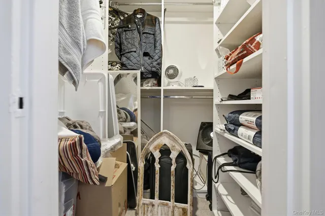 $675,000 | 25 Chapel Place, Unit 1B, Great Neck, NY 11021