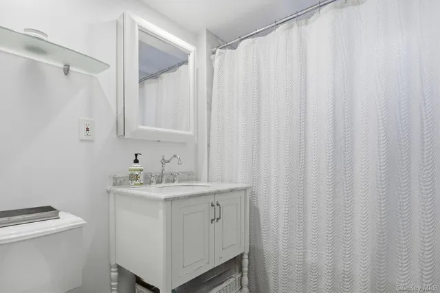 $675,000 | 25 Chapel Place, Unit 1B, Great Neck, NY 11021