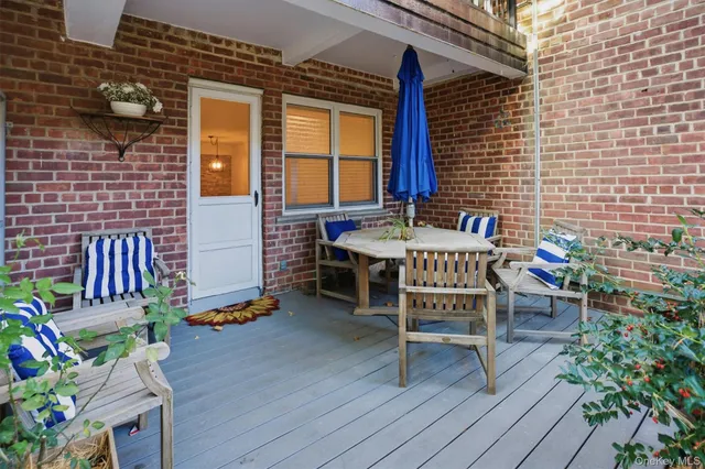 $675,000 | 25 Chapel Place, Unit 1B, Great Neck, NY 11021