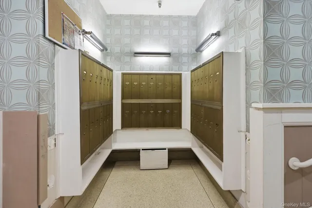 $675,000 | 25 Chapel Place, Unit 1B, Great Neck, NY 11021