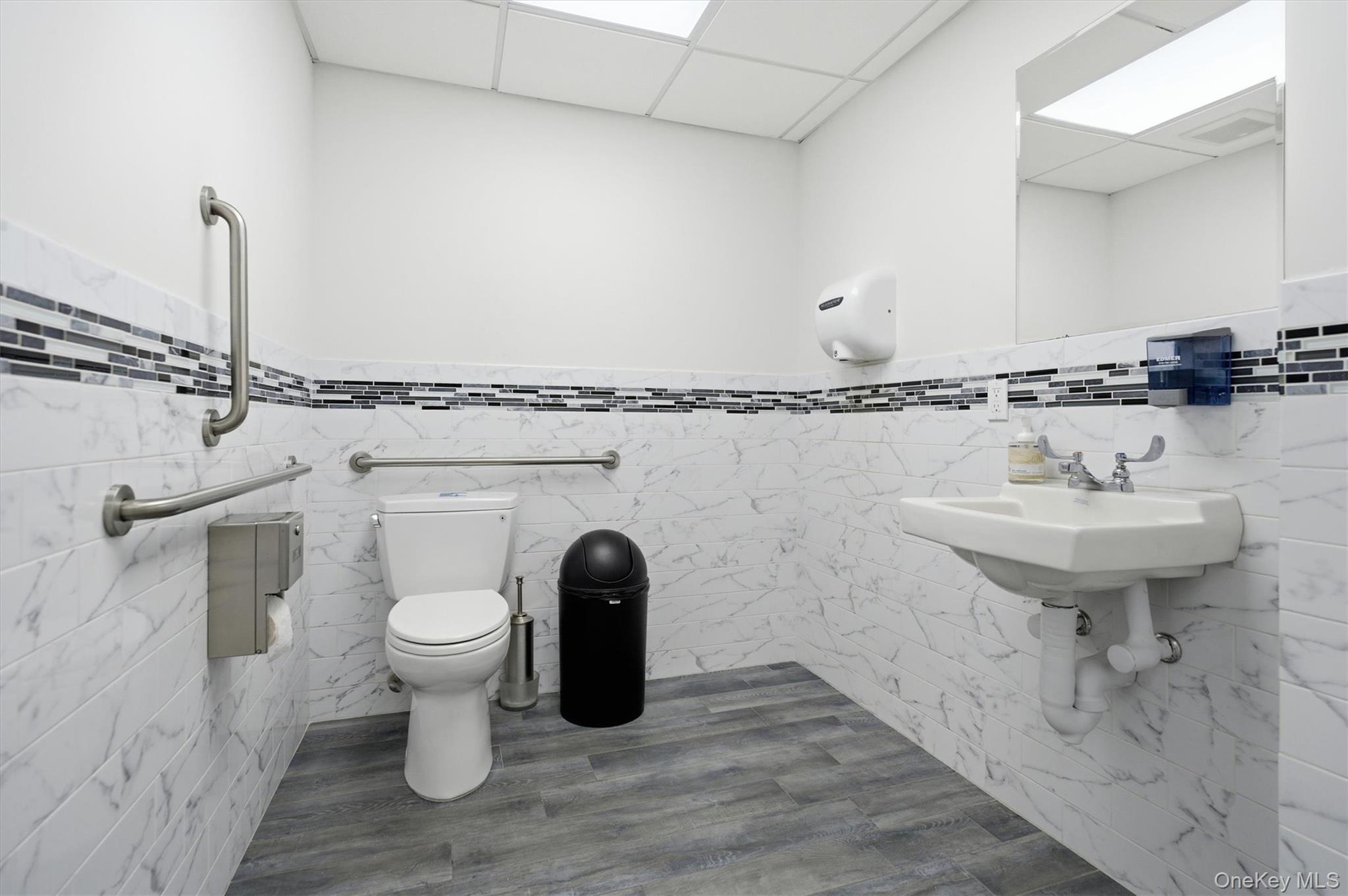 25 Chapel Place, Unit 1B Great Neck, NY 11021 - Photo 28 of 33 a bathroom with a sink toilet and shower