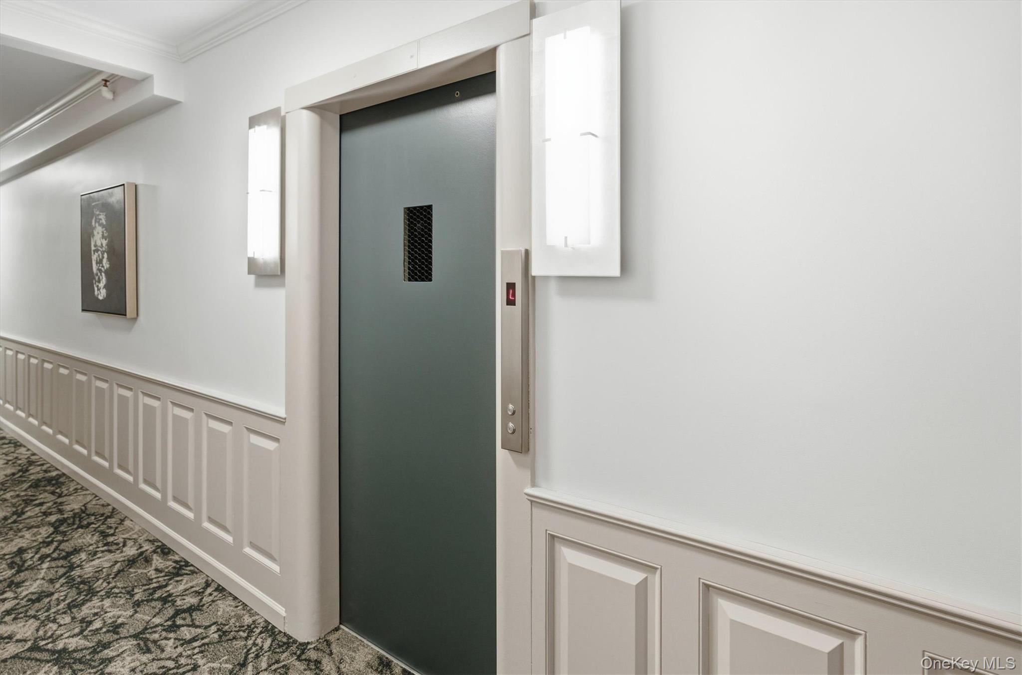 25 Chapel Place, Unit 1B Great Neck, NY 11021 - Photo 31 of 33 a view of a hallway