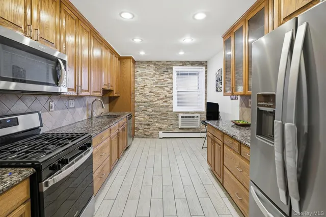 $675,000 | 25 Chapel Place, Unit 1B, Great Neck, NY 11021