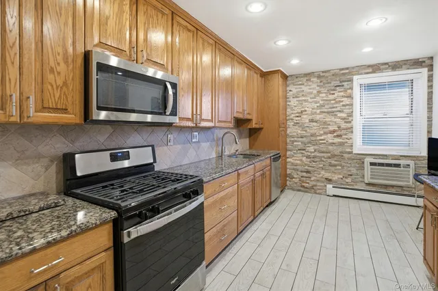 $675,000 | 25 Chapel Place, Unit 1B, Great Neck, NY 11021