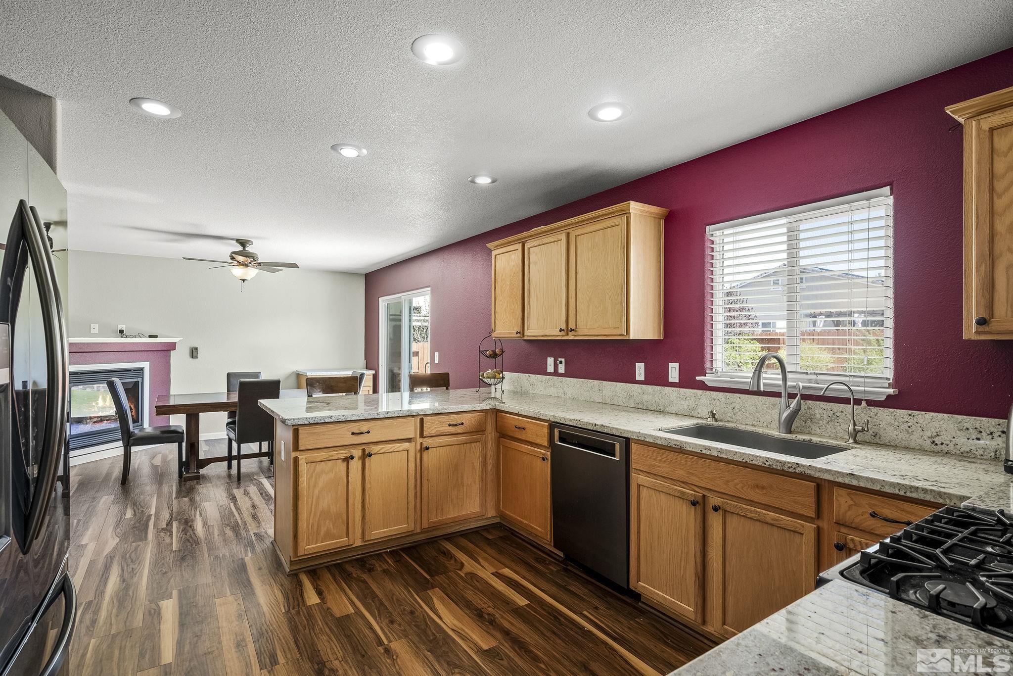 17625 Rogue River Court Reno, NV 89508 - Photo 10 of 37 Photo 10