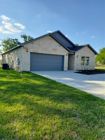 $446,400 | 121 Spanish Oak Trail, Cameron, TX 76520