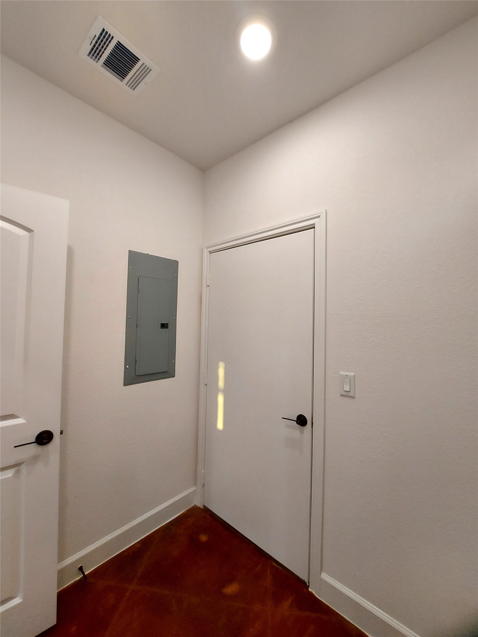 121 Spanish Oak Trail Cameron, TX 76520 - Photo 20 of 36 a view of room with hardwood floor