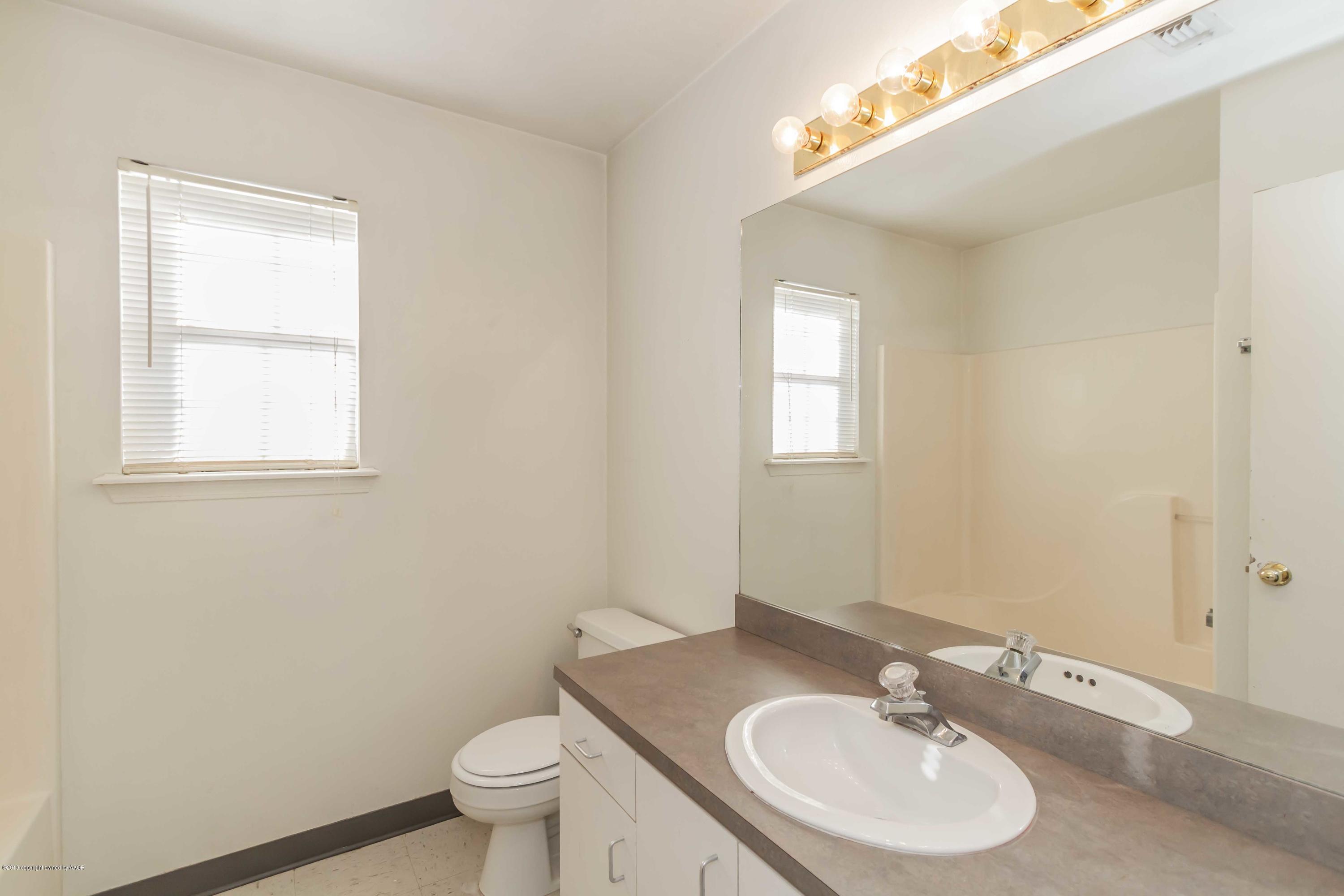 63 Valleyview Road Canyon, TX 79015 - Photo 24 of 29 BATHROOM 2 VIEW 1
